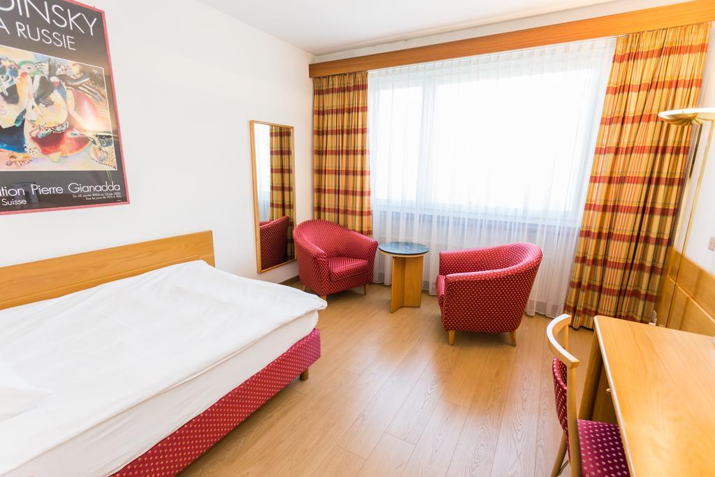 Hotel Du Rhone Sion Room photo